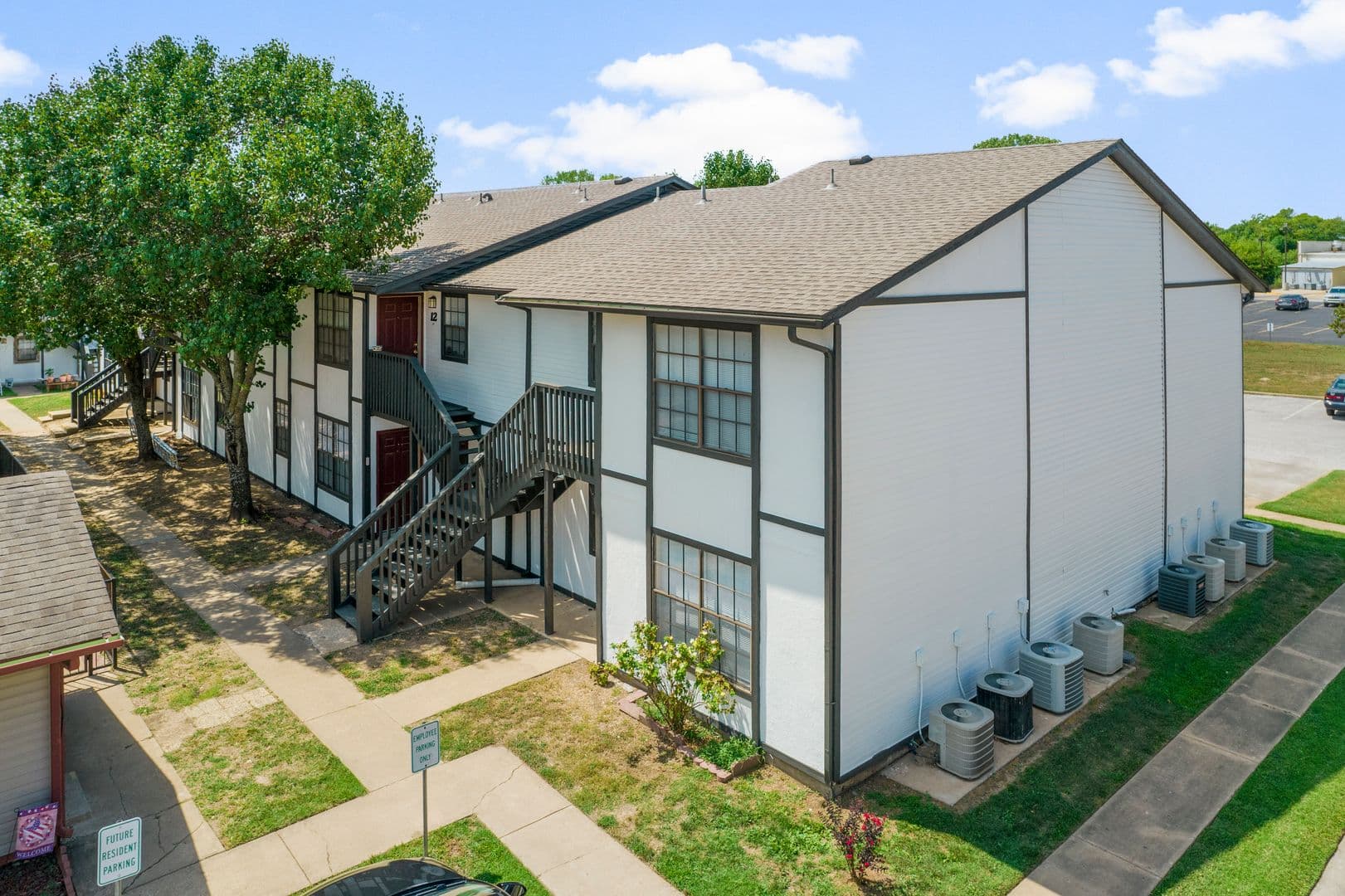 Claremore Apartment: 2090 S Lynn Riggs Blvd