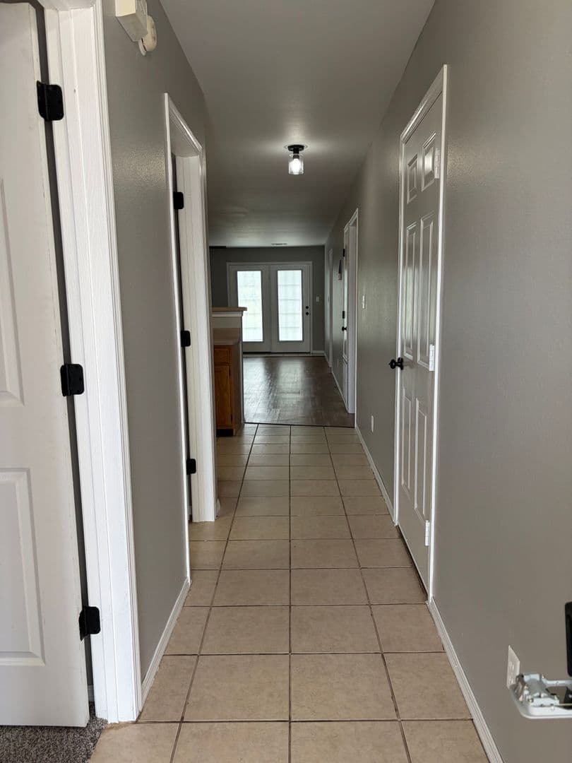Claremore Apartment: 2805 Trailwood Dr