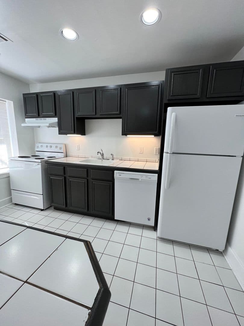 Tulsa Apartment: 1530 e 14th st