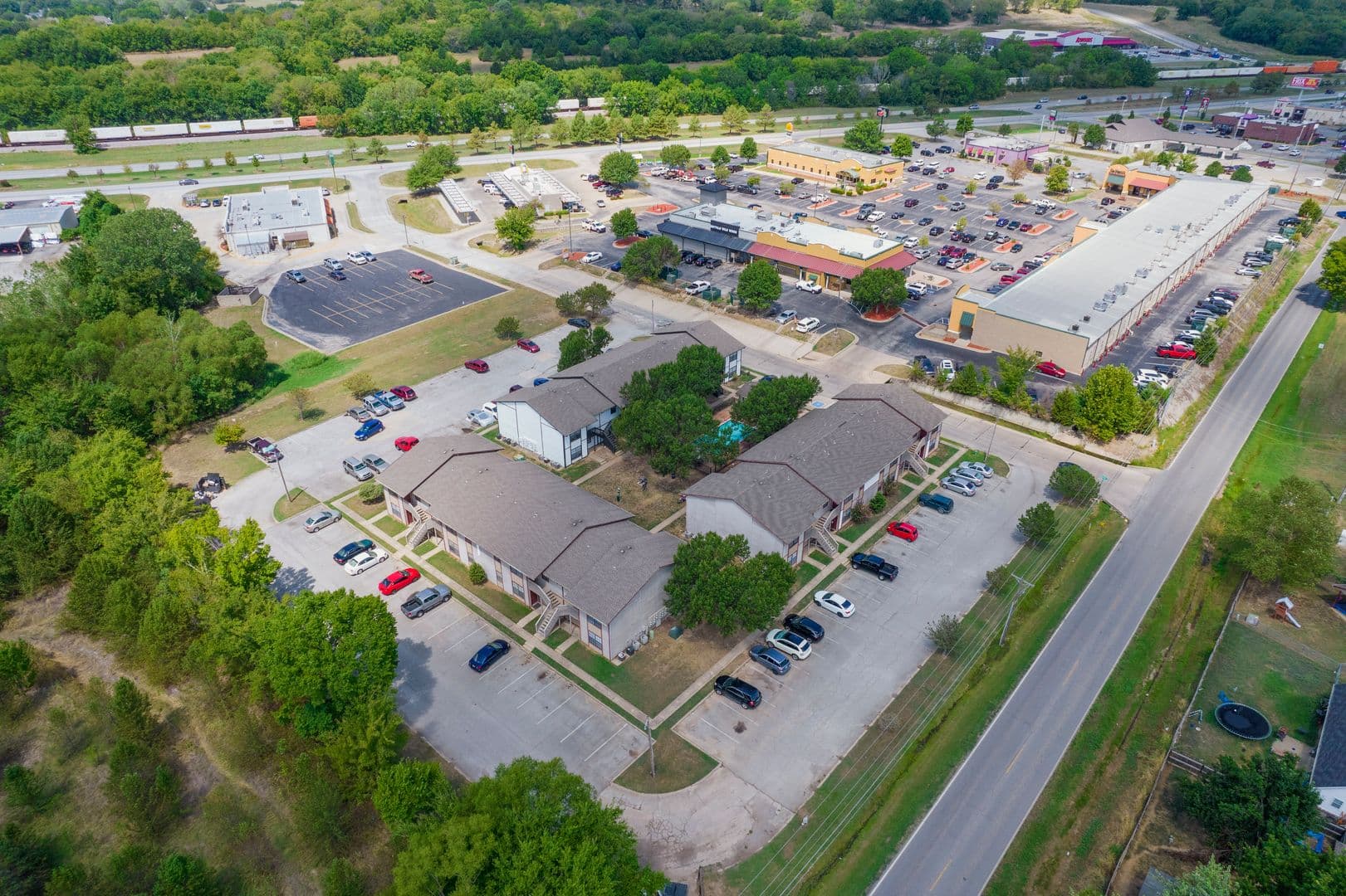 Claremore Apartment: 2090 S Lynn Riggs Blvd
