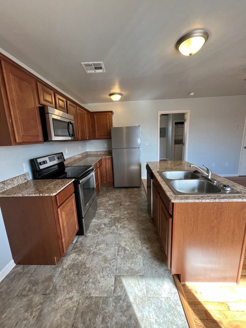 Stillwater Apartment: 502 West Maple Ave