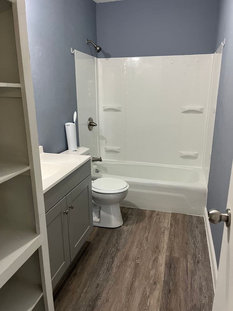 cushing Apartment: 1428 south little Ave