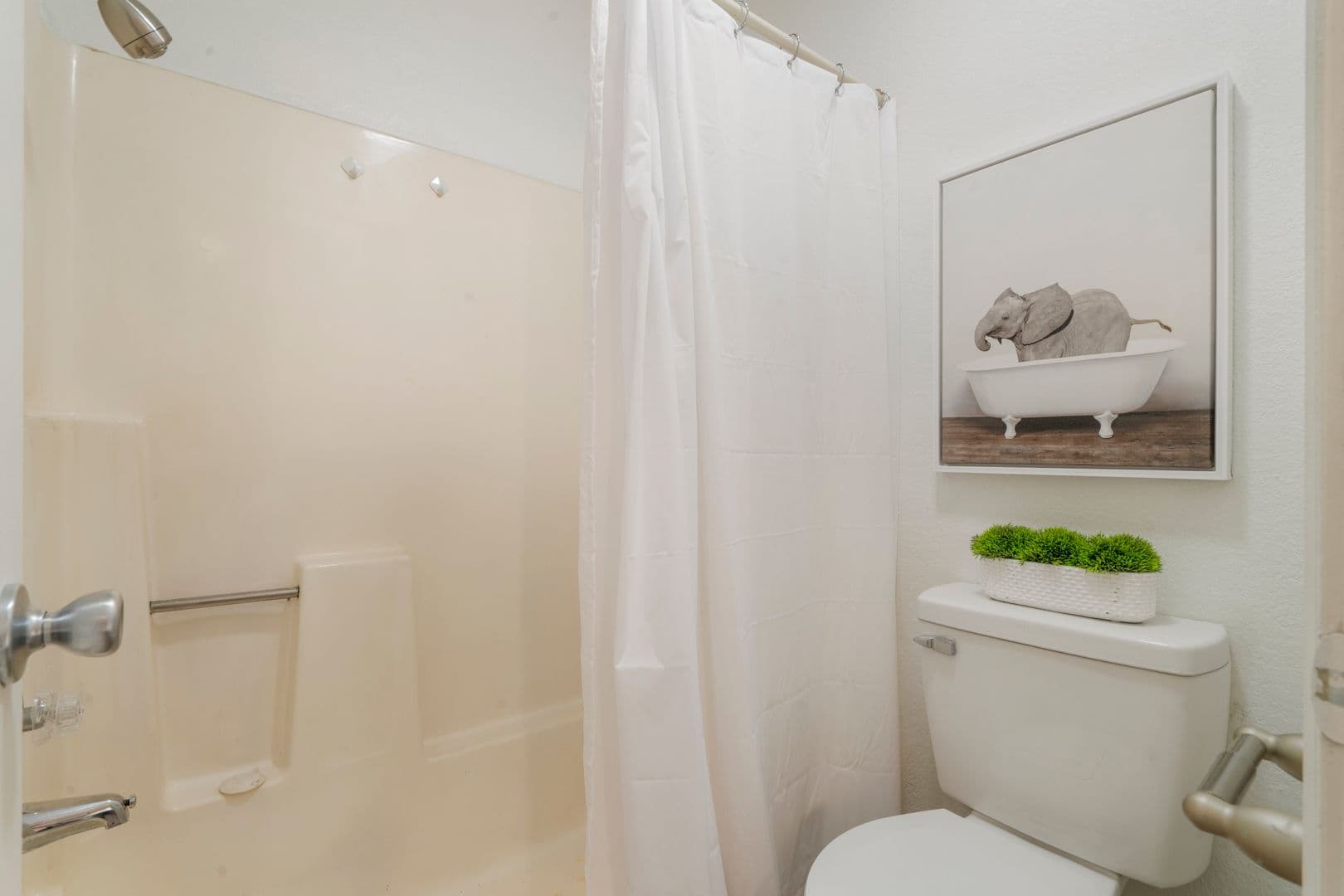 Claremore Apartment: 2090 S Lynn Riggs Blvd