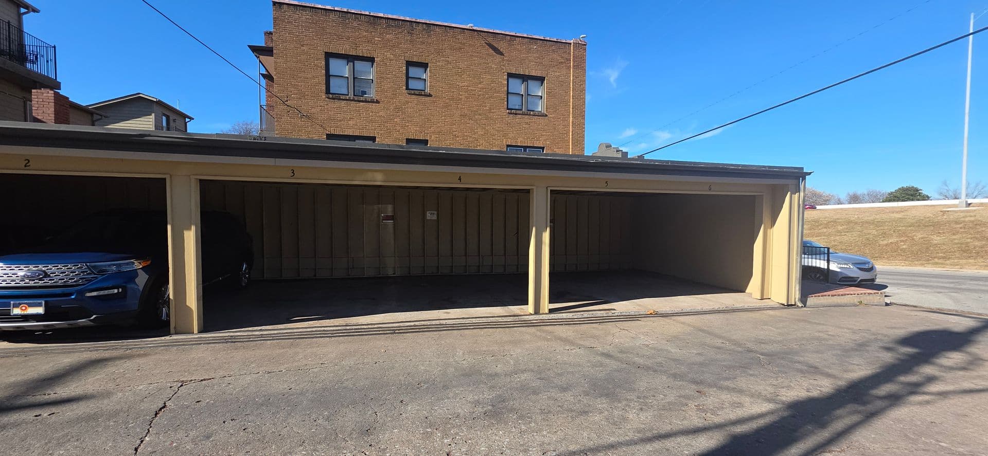 Tulsa Apartment: 1530 e 14th st