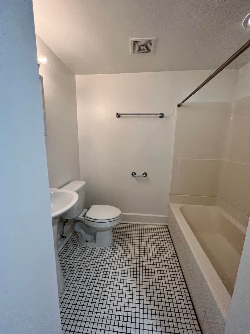 Tulsa Apartment: 1530 e 14th st