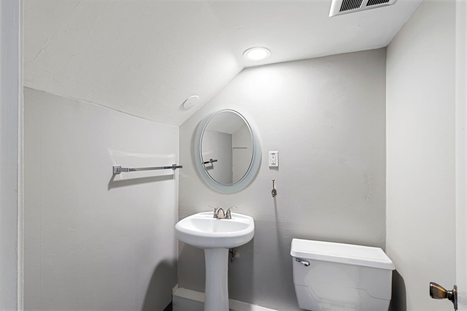 Tulsa Apartment: 3853 S. Riverside Drive