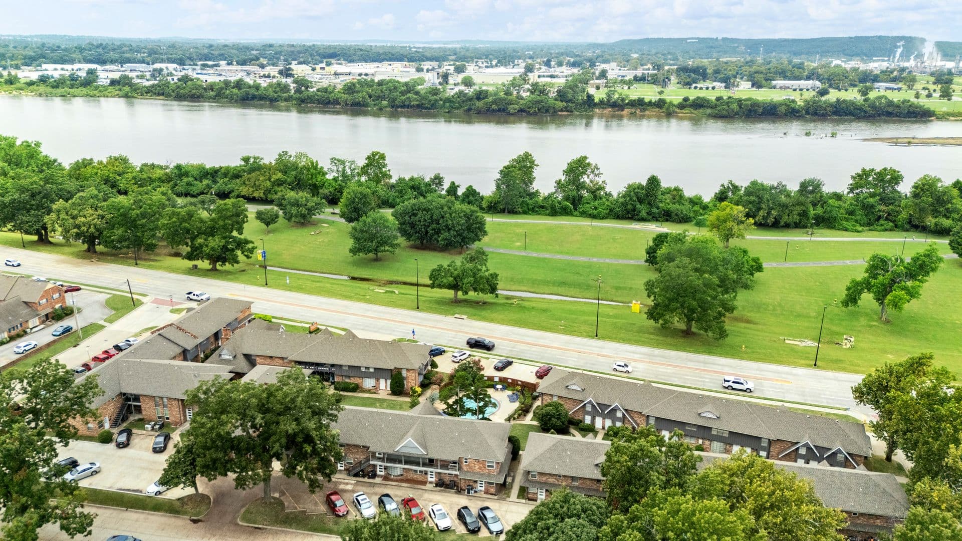 Tulsa Apartment: 3853 S. Riverside Drive