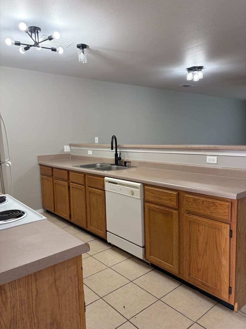Claremore Apartment: 2805 Trailwood Dr