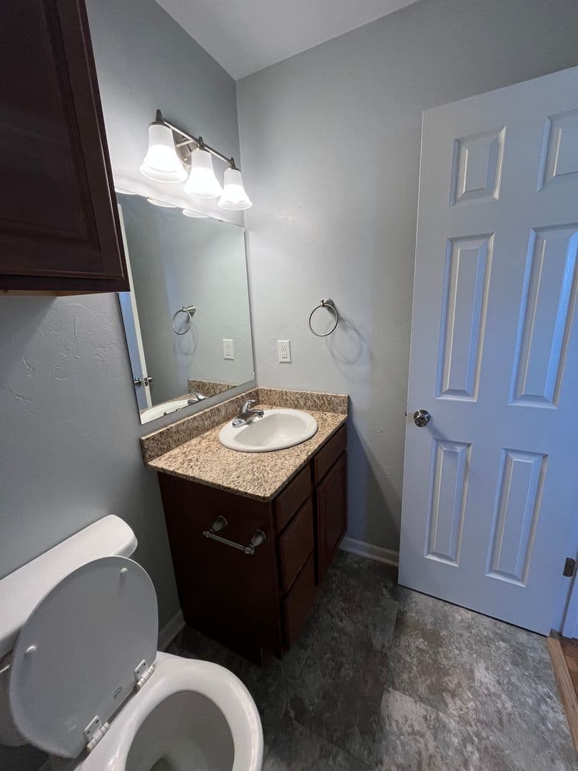 Stillwater Apartment: 502 West Maple Ave