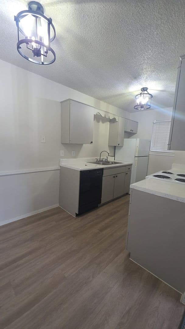 Tulsa Apartment: 1420 s trenton ave
