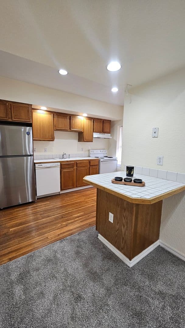 Tulsa Apartment: 1530 e 14th st