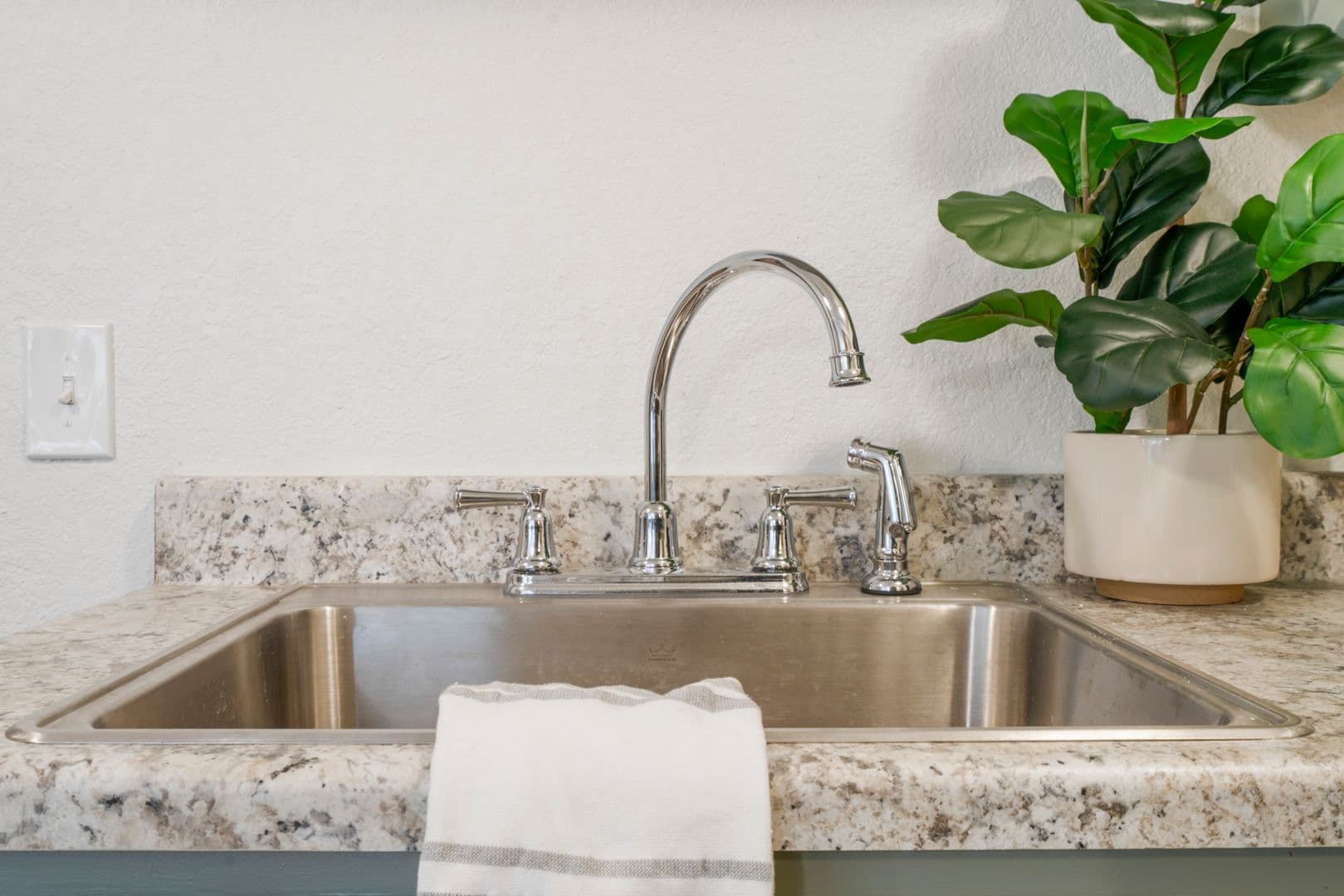 Claremore Apartment: 2090 S Lynn Riggs Blvd