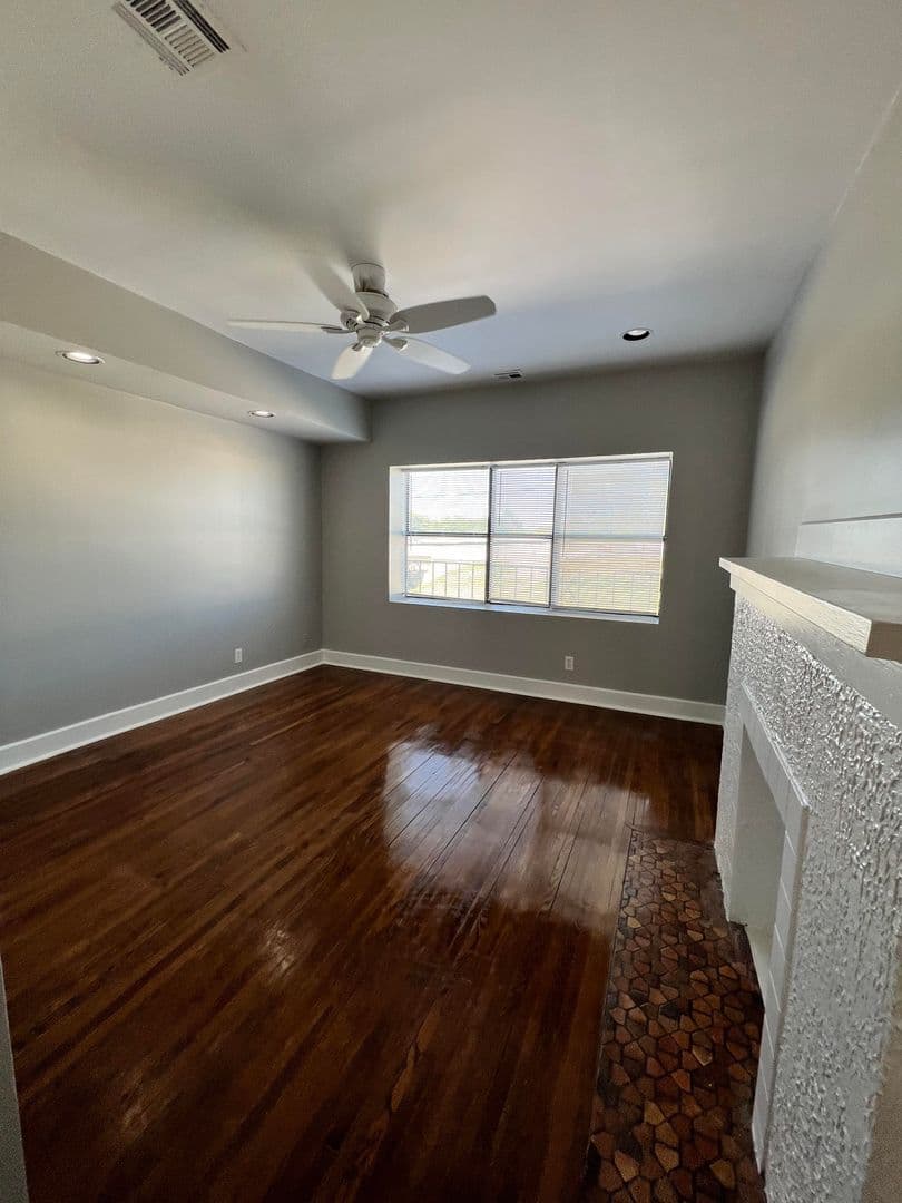 Tulsa Apartment: 1530 e 14th st