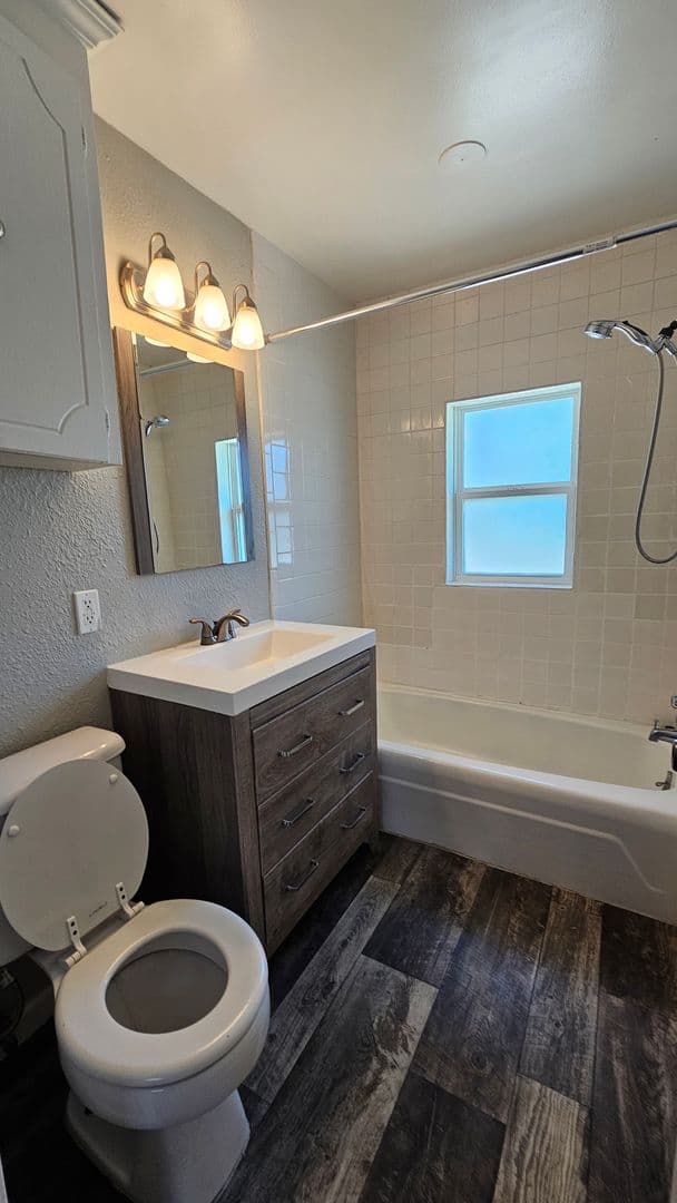 Tulsa Apartment: 3853 S. Riverside Drive