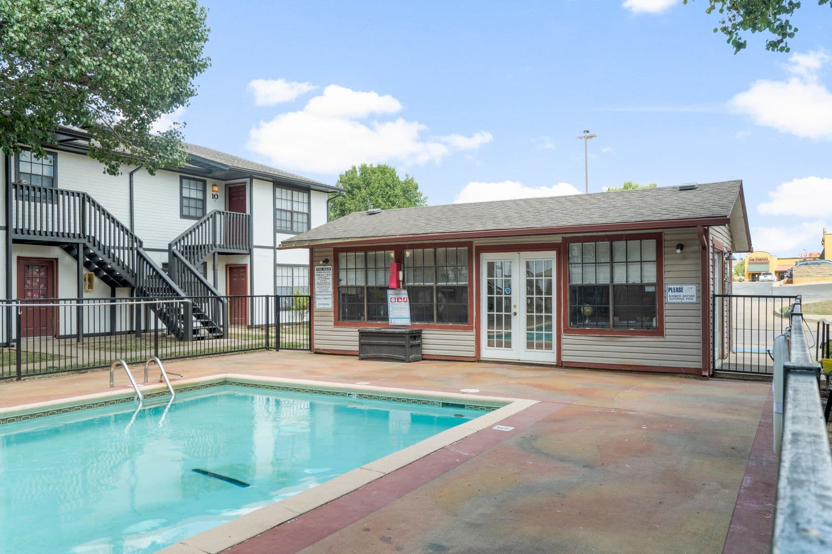 Claremore Apartment: 2090 S Lynn Riggs Blvd