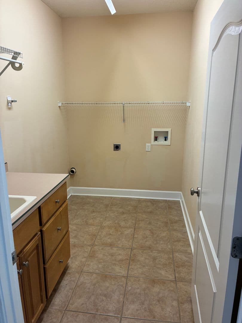 Kingsland House: 173 Austin Ryan Dr