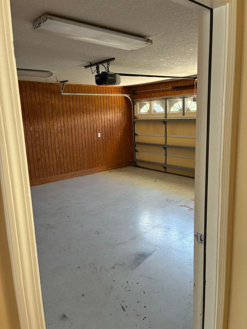 Kingsland House: 173 Austin Ryan Dr
