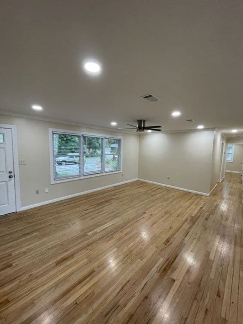 Brunswick House: 3247 Willow Avenue