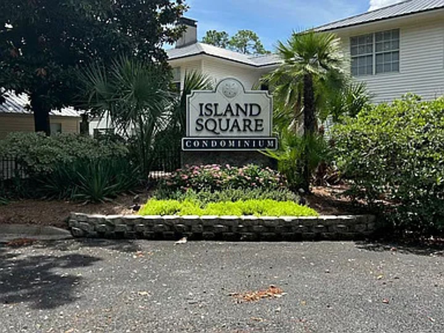 St. Simons Island House: 206 W Island Square