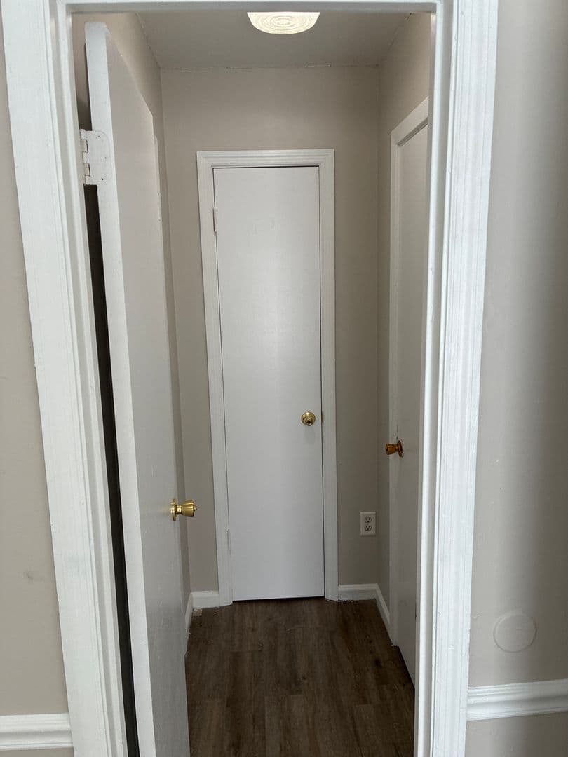 Kingsland Apartment: 421 W King Ave