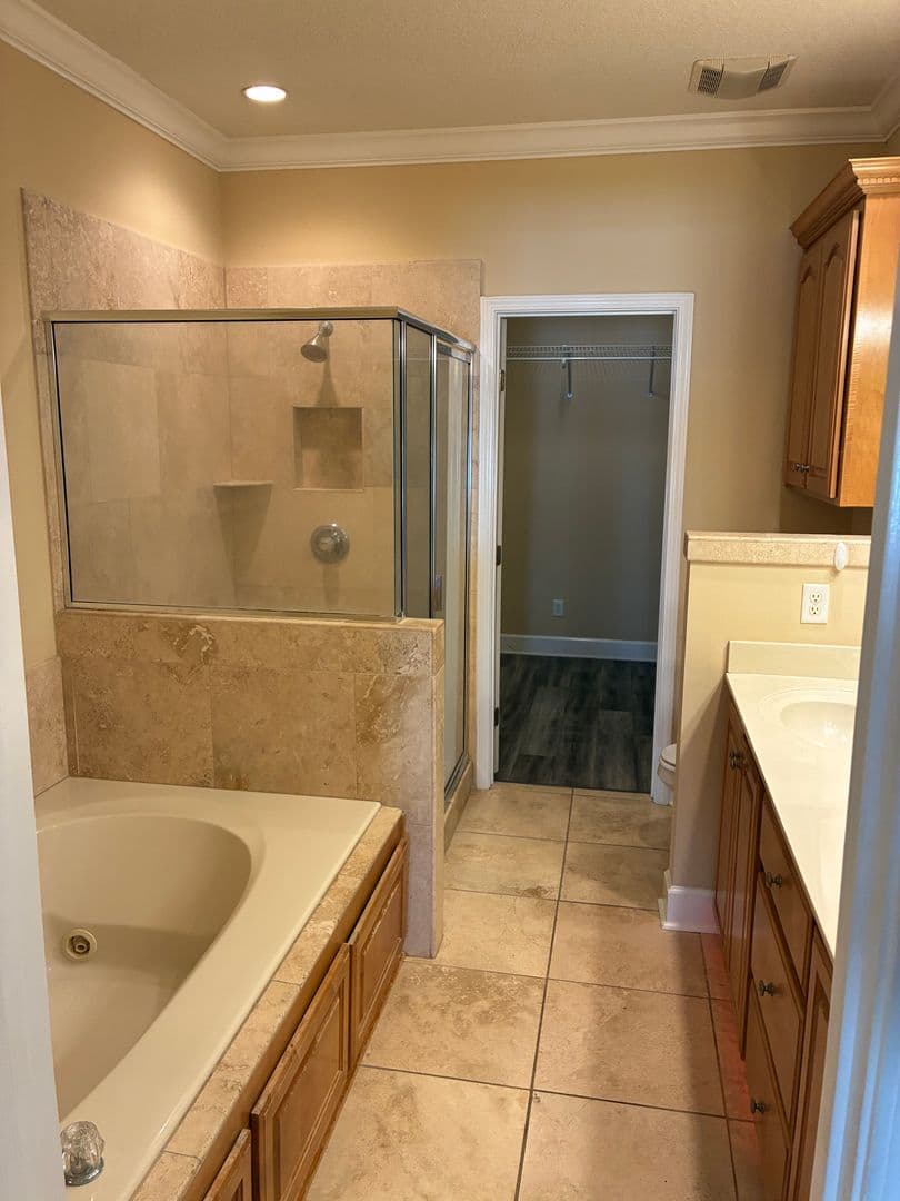 Kingsland House: 173 Austin Ryan Dr