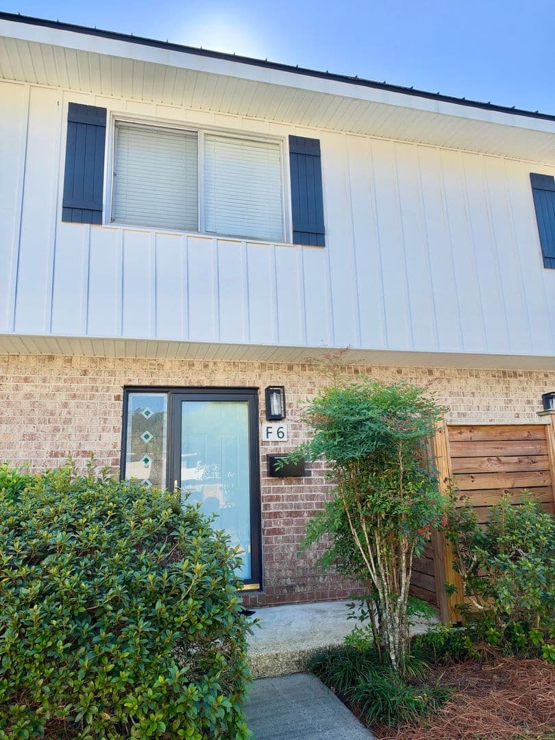 St. Simons Island Townhome: 1500 Demere Rd