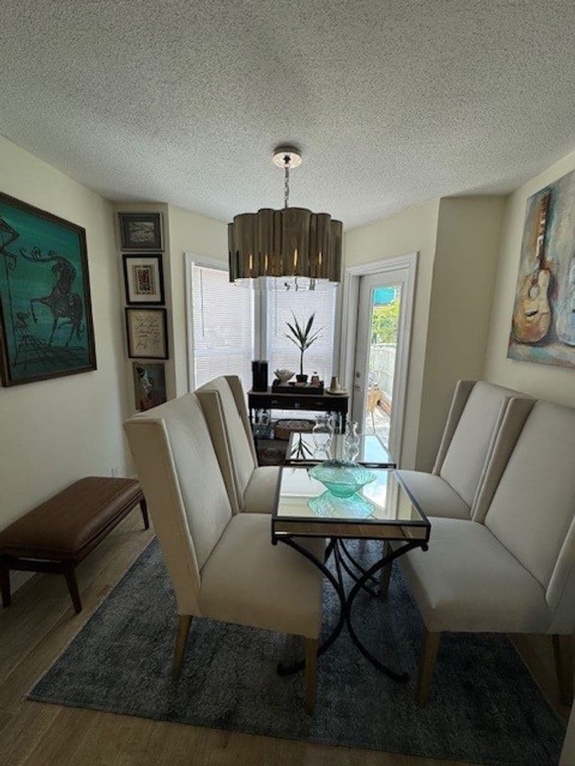 Brunswick House: 912 Newcastle Street
