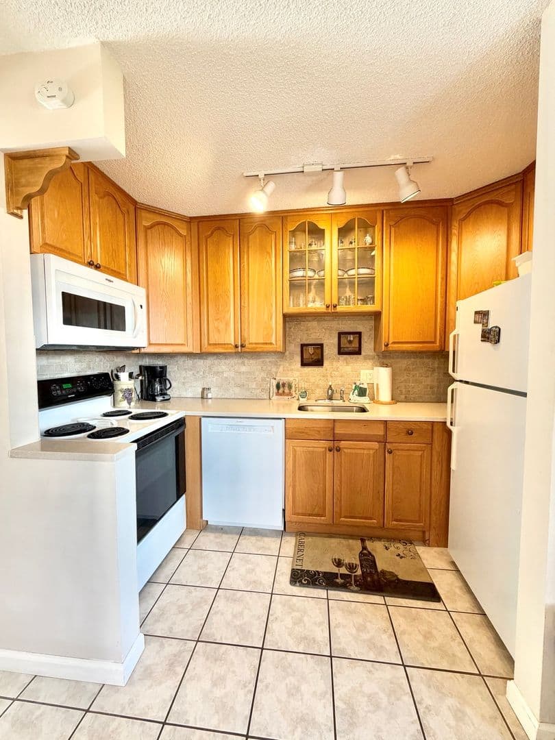 St. Simons Island Townhome: 1500 Demere Rd