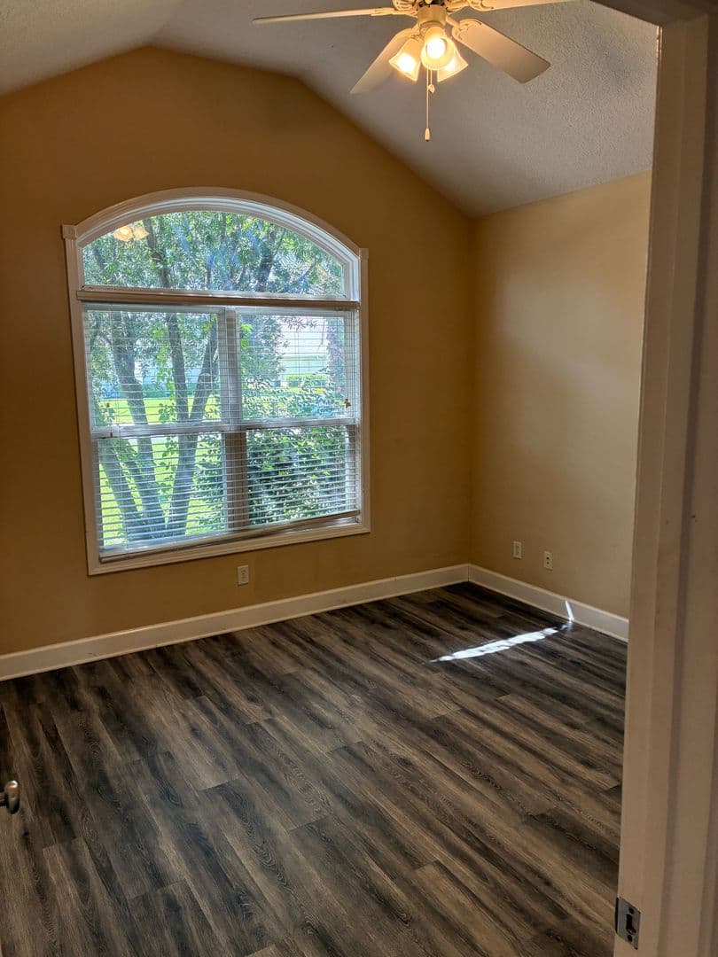 Kingsland House: 173 Austin Ryan Dr