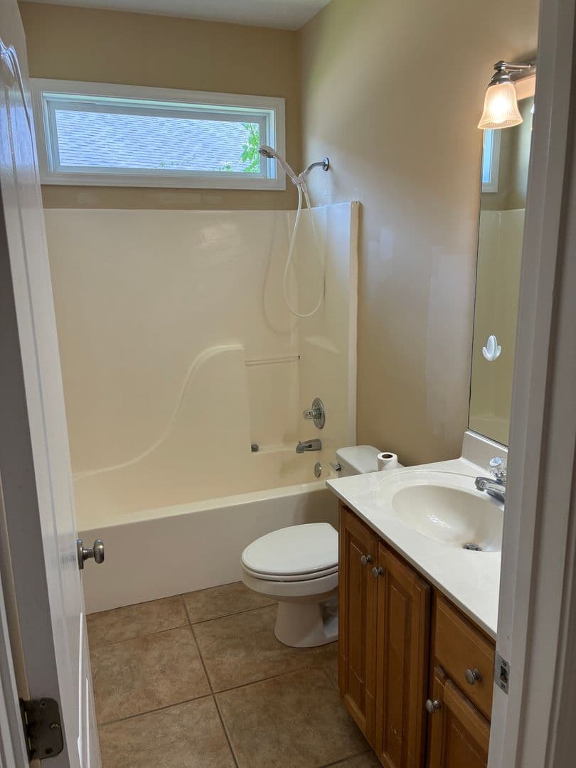 Kingsland House: 173 Austin Ryan Dr