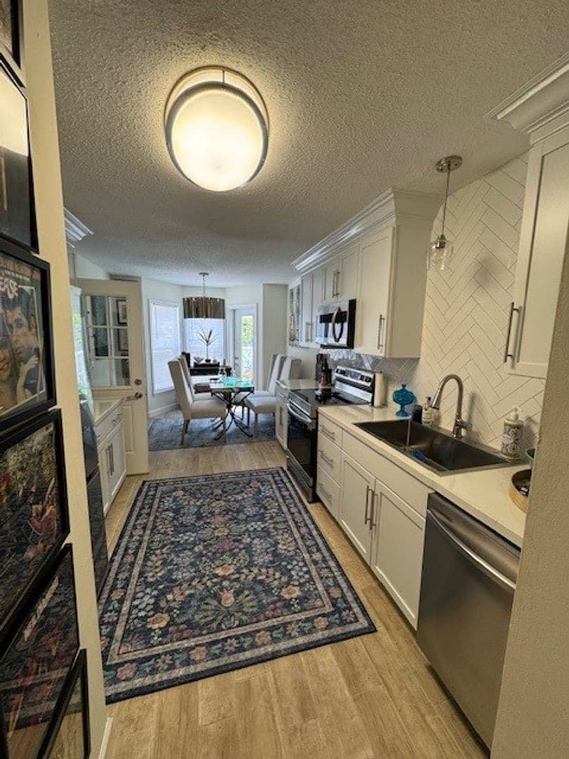 Brunswick House: 912 Newcastle Street
