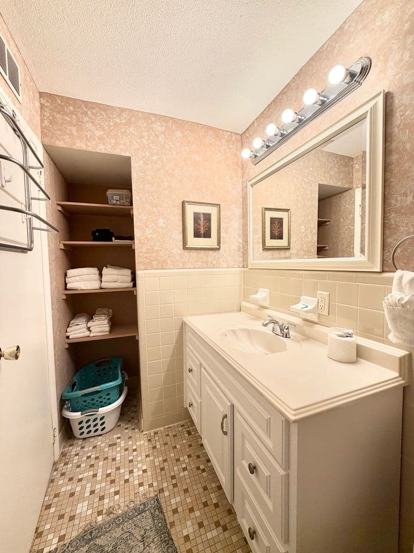 St. Simons Island Townhome: 1500 Demere Rd