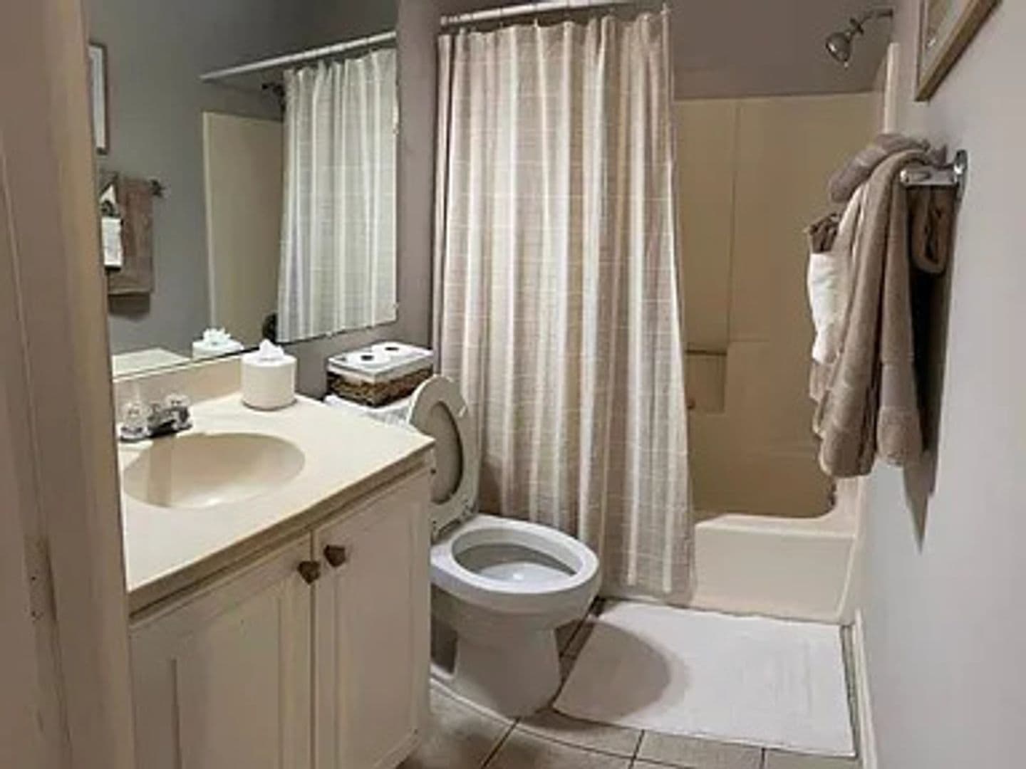 St. Simons Island House: 206 W Island Square