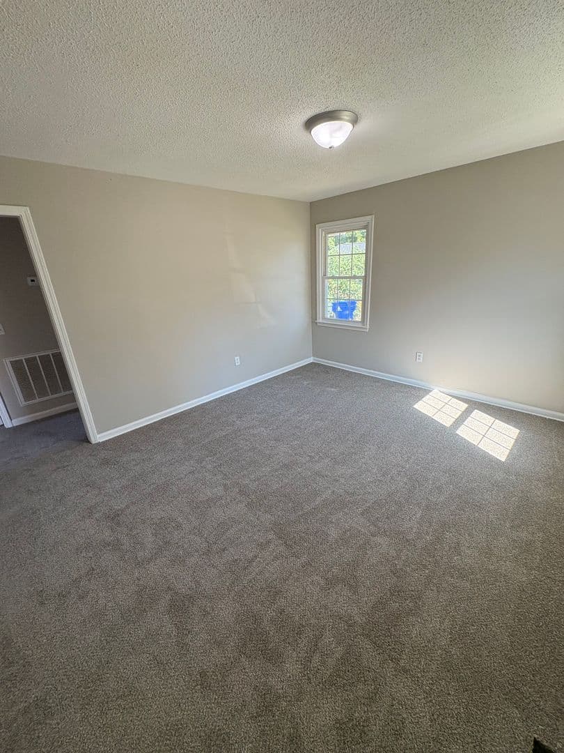 Greenville Apartment: 102 A Bruce Street