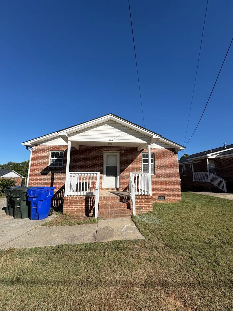 Greenville House: 106 Bruce Street