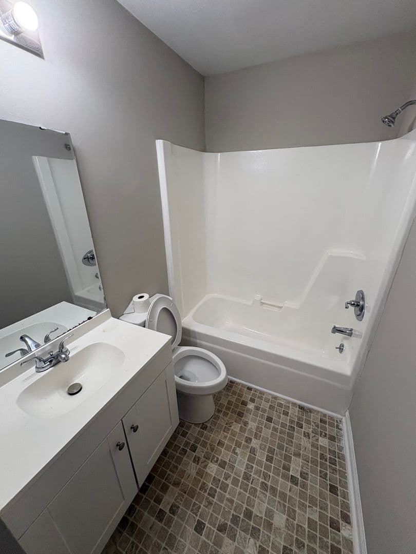 Greenville Apartment: 102 A Bruce Street