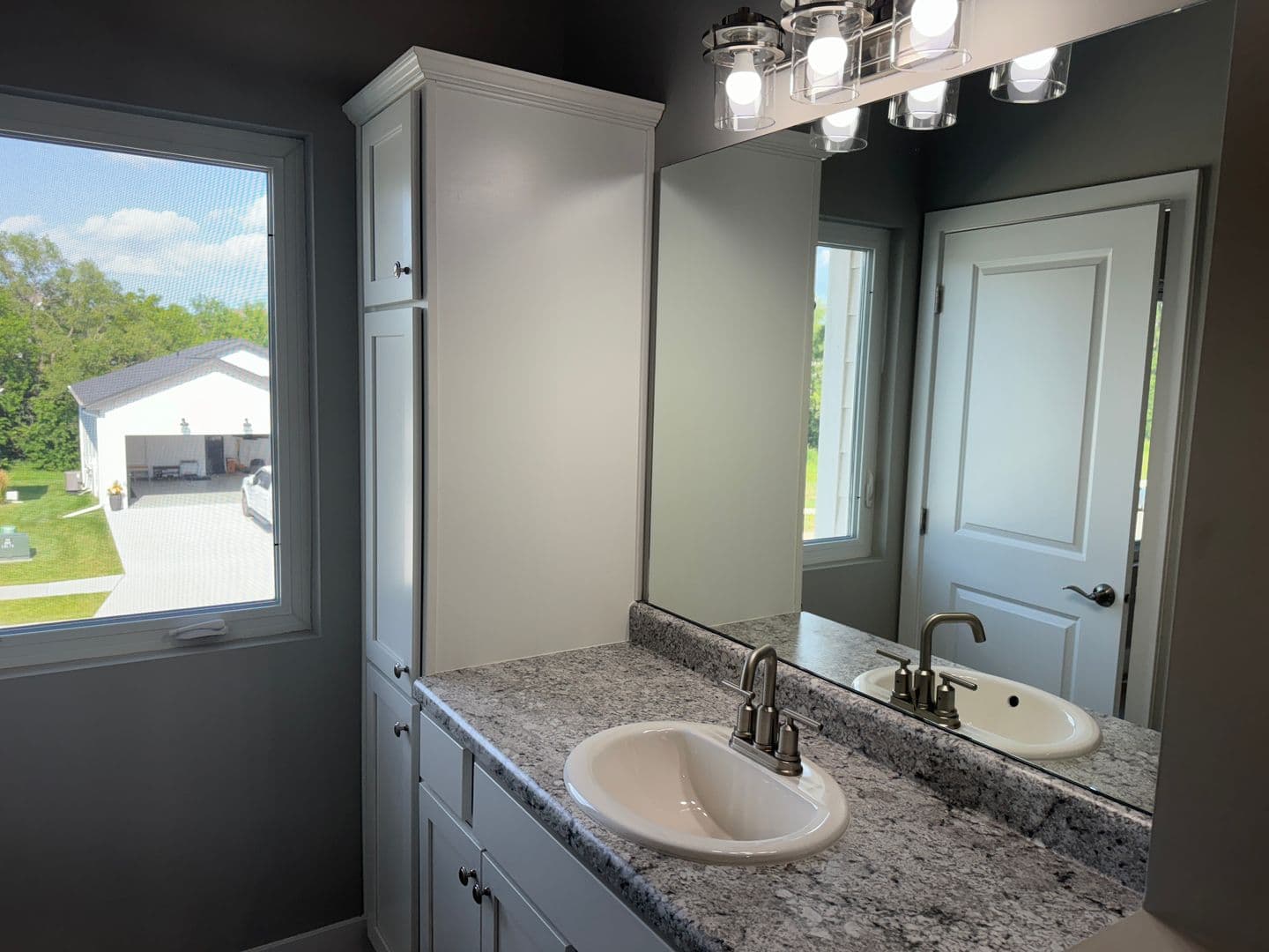 Bennington House: 302 N Allen St