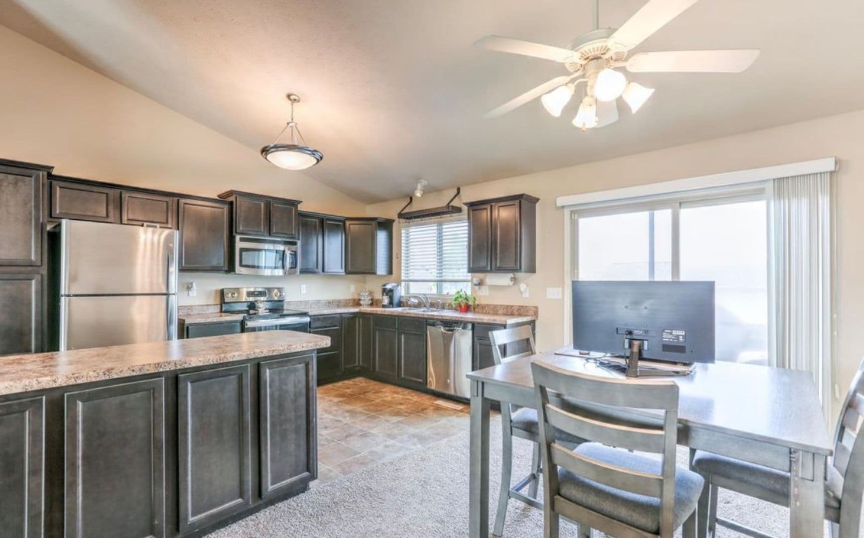 Bellevue House: 13806 S 43rd Ave