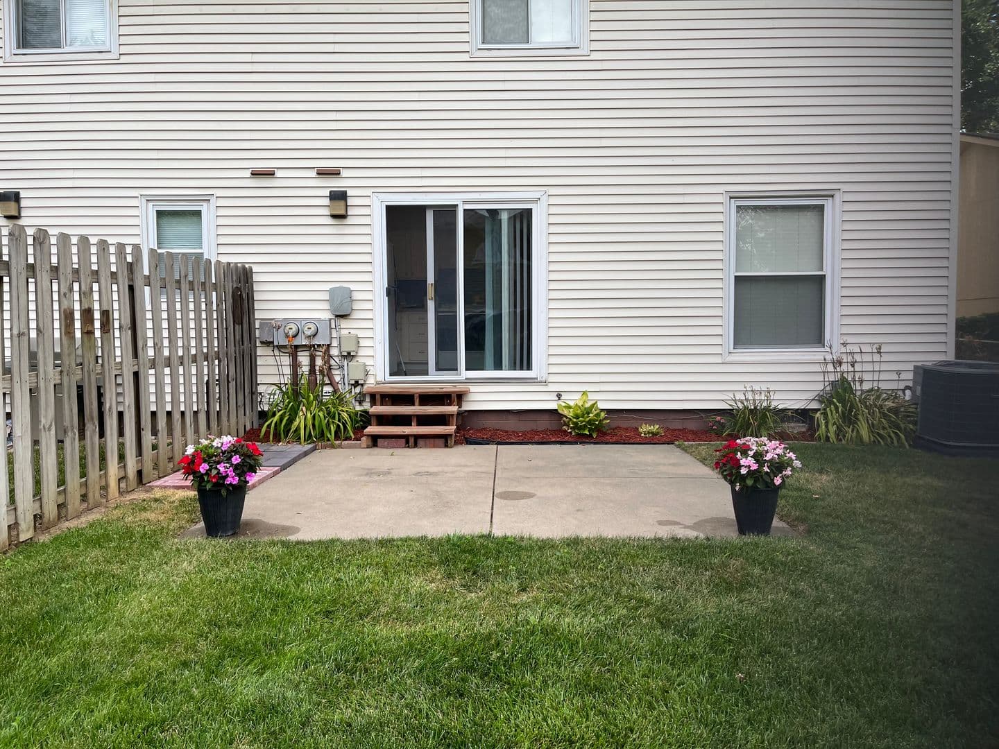 Omaha House: 15229 Jefferson St