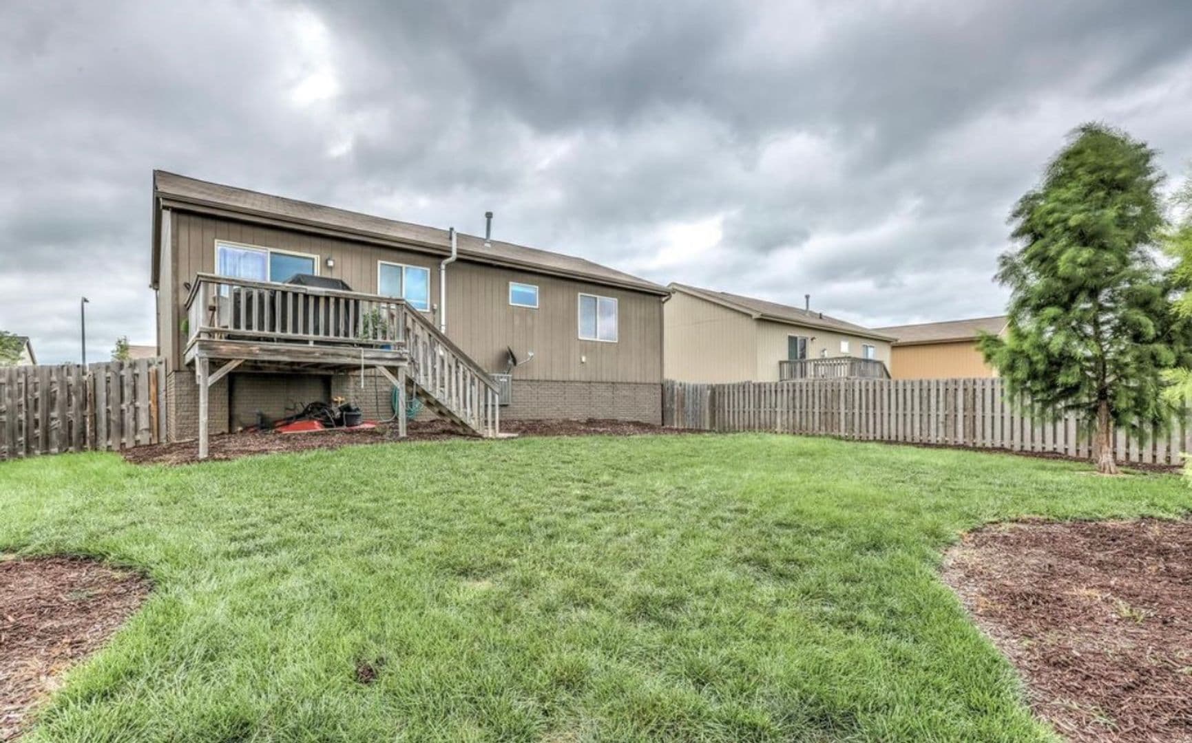 Bellevue House: 13806 S 43rd Ave