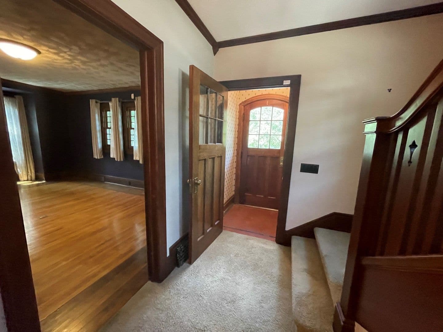 Omaha House: 307 N 41st St