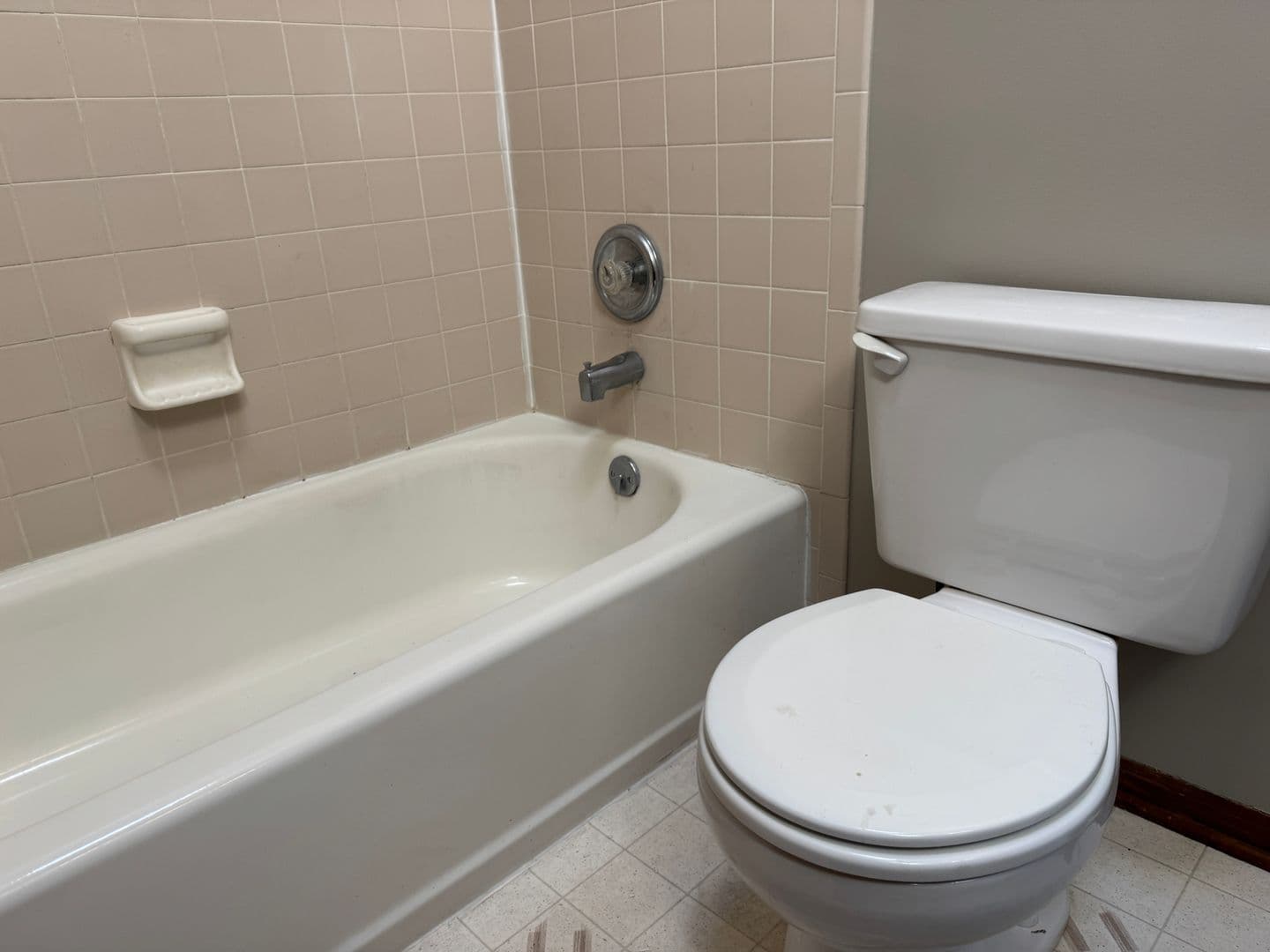 Omaha House: 12957 Camden Ave