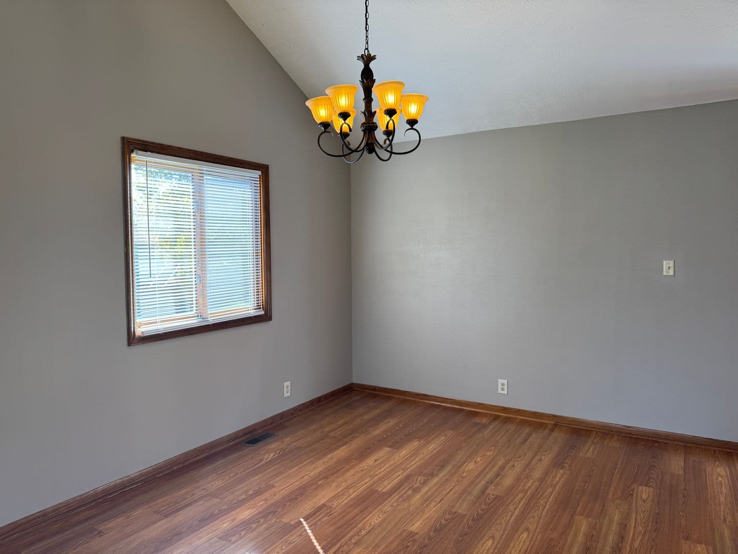 Omaha House: 12957 Camden Ave