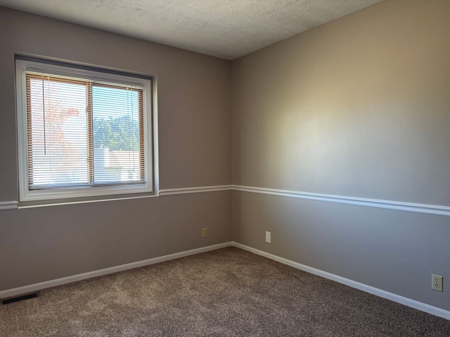 Omaha House: 12957 Camden Ave