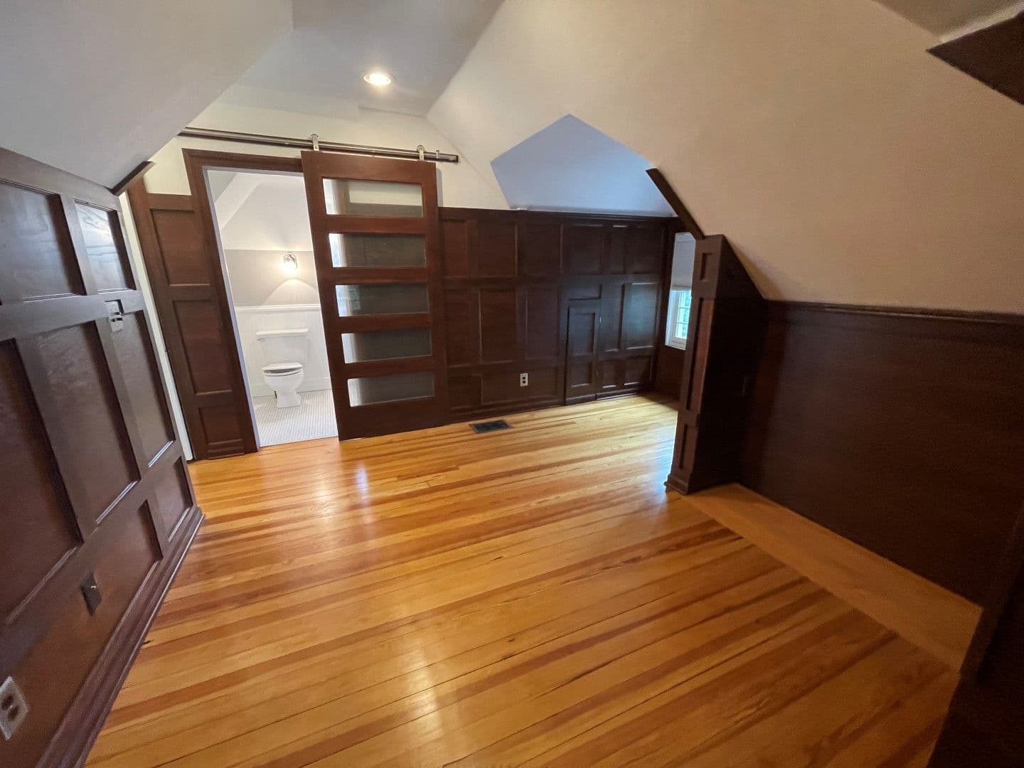 Omaha House: 307 N 41st St