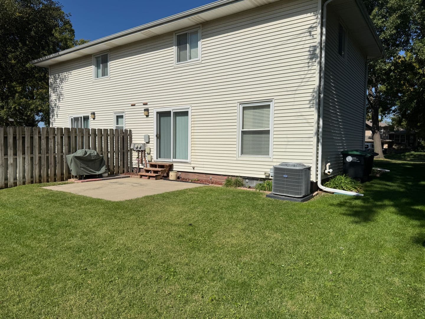 Omaha House: 15229 Jefferson St