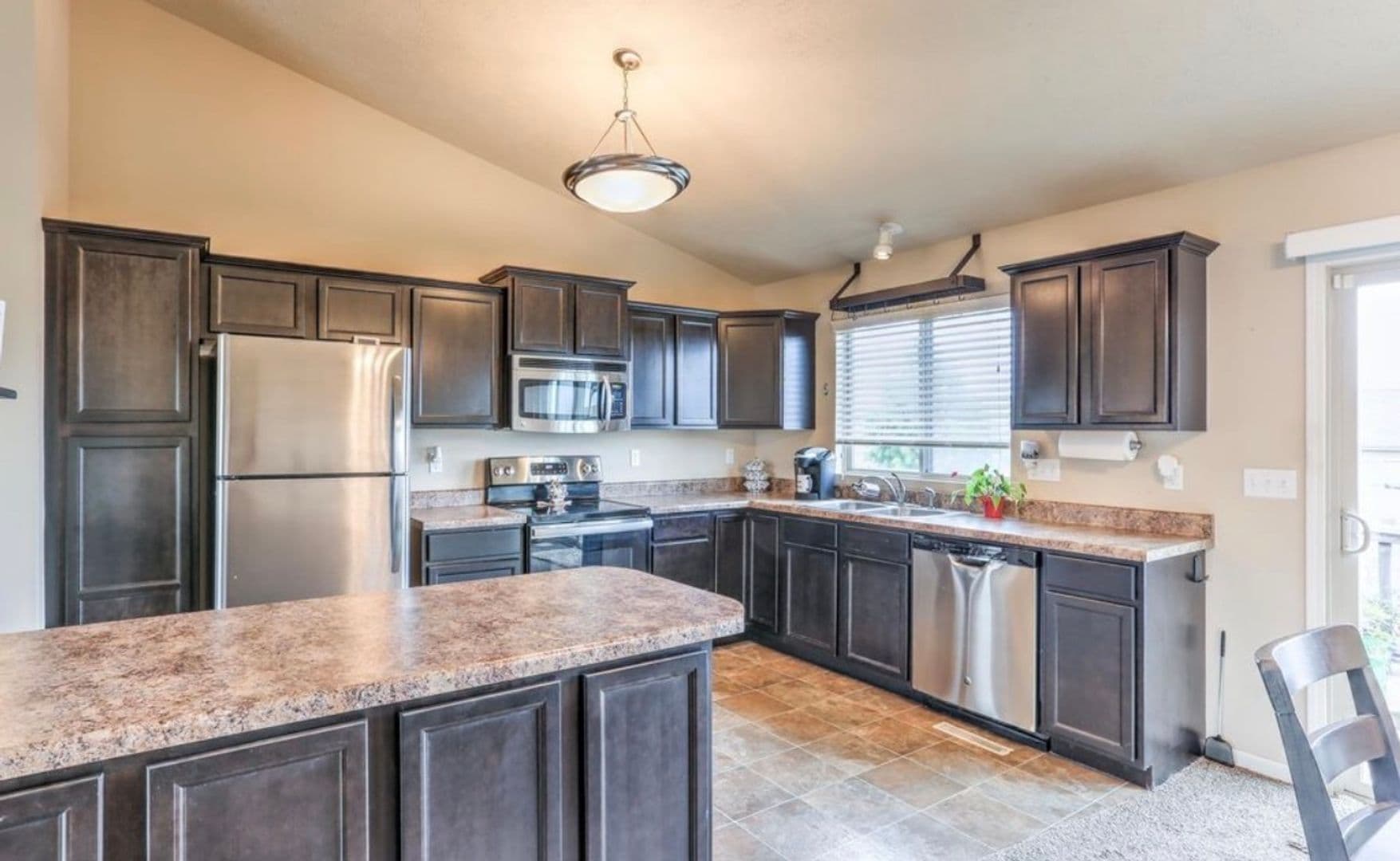Bellevue House: 13806 S 43rd Ave