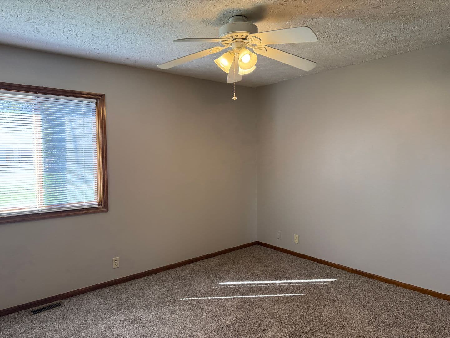 Omaha House: 12957 Camden Ave