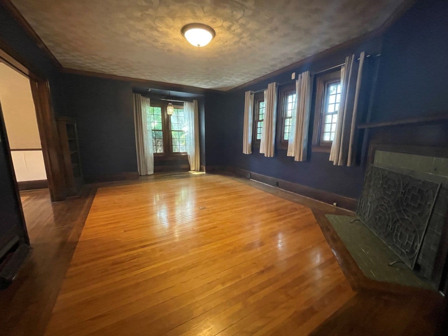 Omaha House: 307 N 41st St