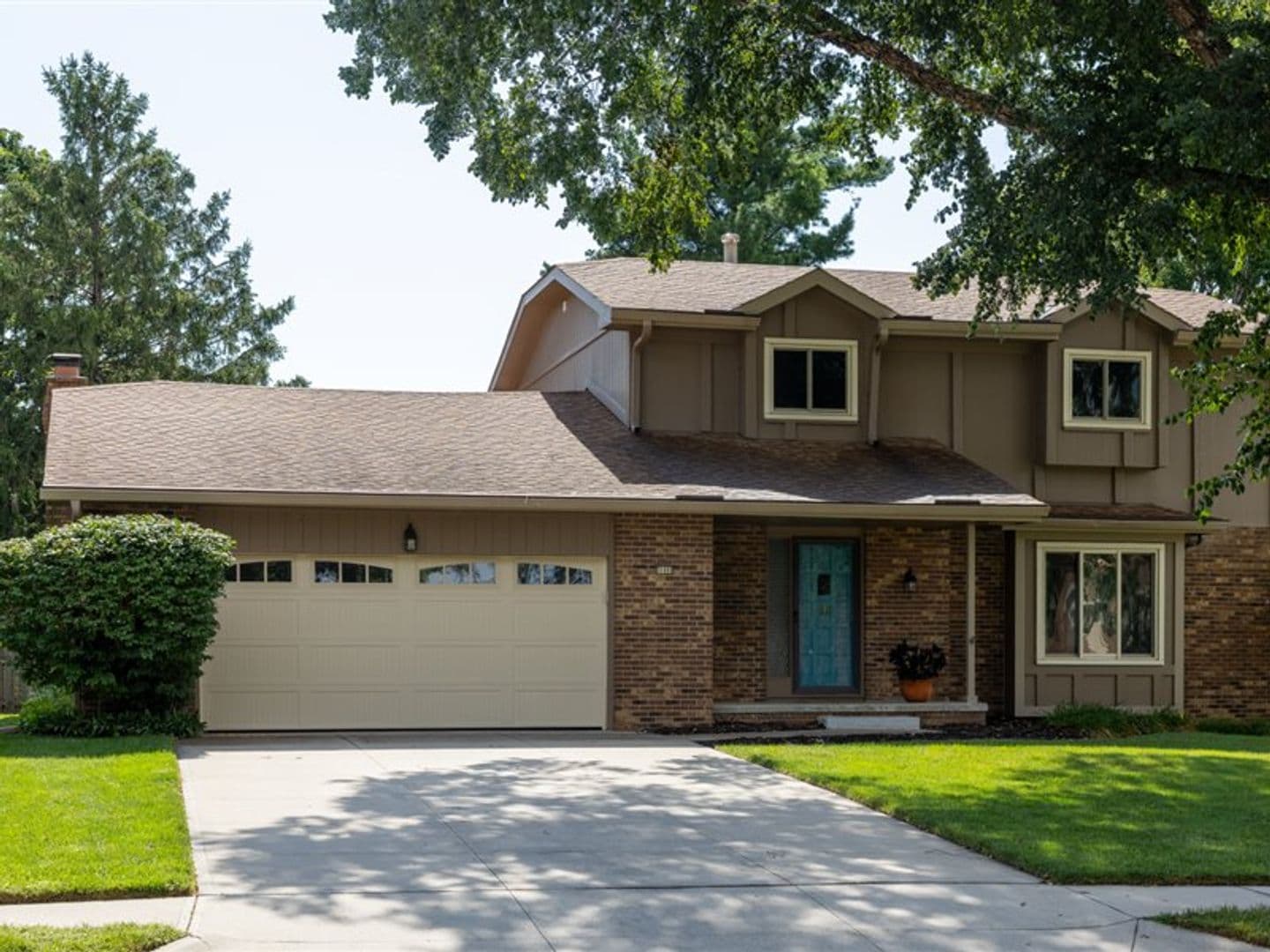 Omaha House: 15665 Fountain Hills Dr.
